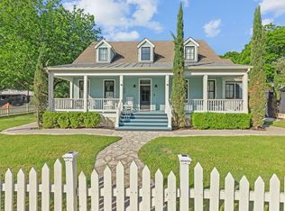 419 E Travis St, Fredericksburg, TX 78624