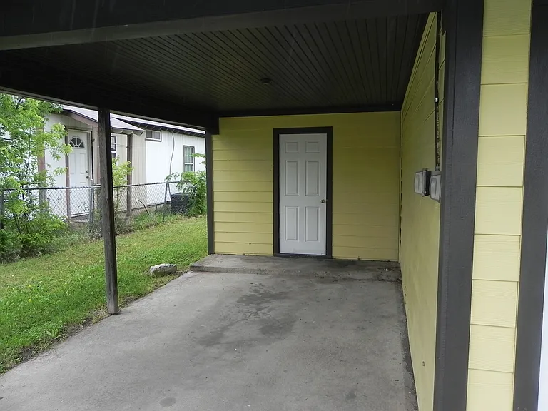 1304 Middleton St — Photo 4