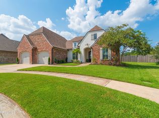 207 Coco Palm Ct, Youngsville, LA 70592