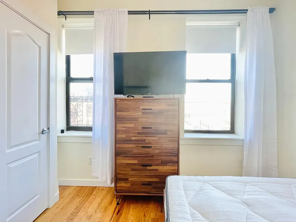 4 bed, 1.5 bath, 1100 sqft, $1,270 — Photo 4