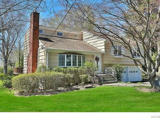 111 Westlake Dr, Valhalla, NY 10595