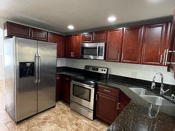 3rd image of 832 Rosalia Dr