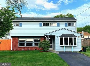 55 Livingston Dr, Hamilton, NJ 08619
