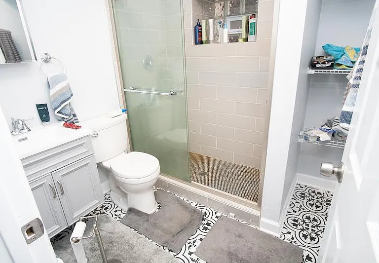 3225 N Wilton Ave #G — Photo 20