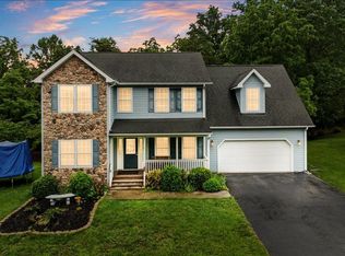 1020 Green Ridge Rd, Christiansburg, VA 24073