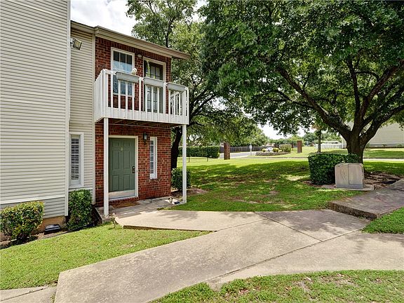 2nd image of 1803 River Crossing Cir APT D