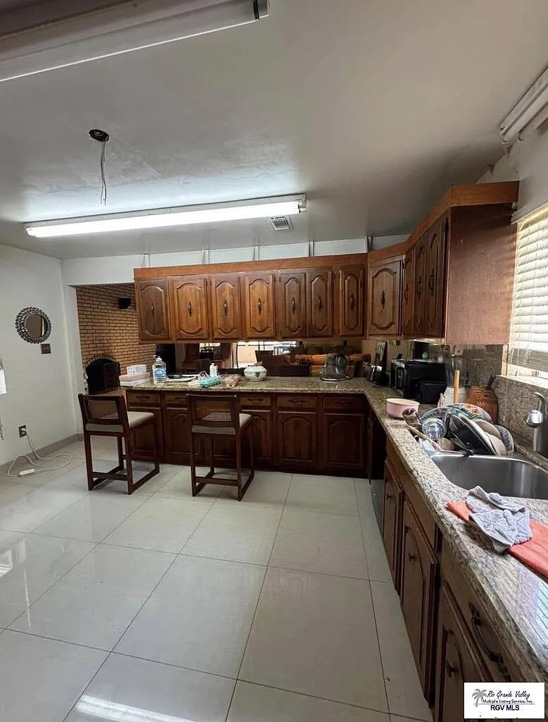 3 bed, 2.5 bath, 2274 sqft, $2,500 — Photo 3