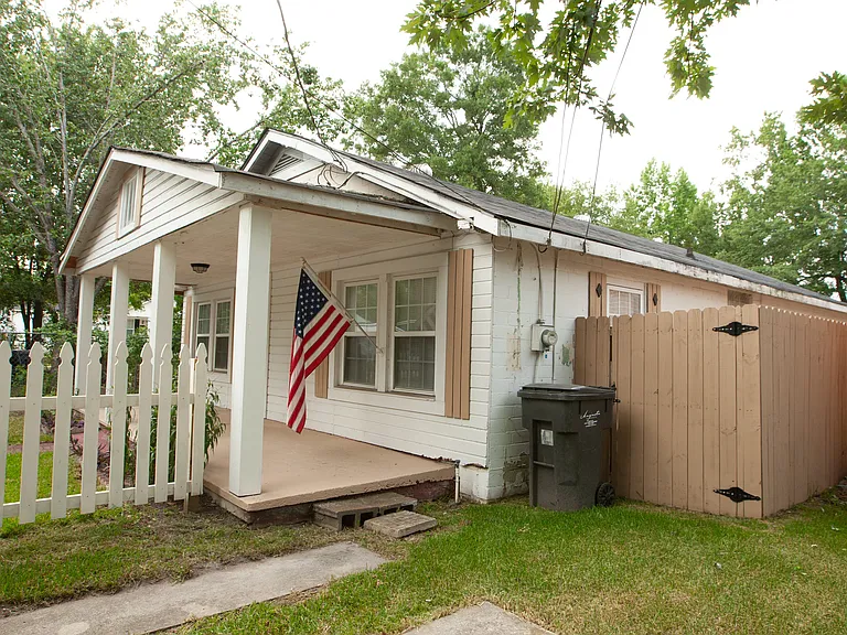 1849 Warren St — Photo 3