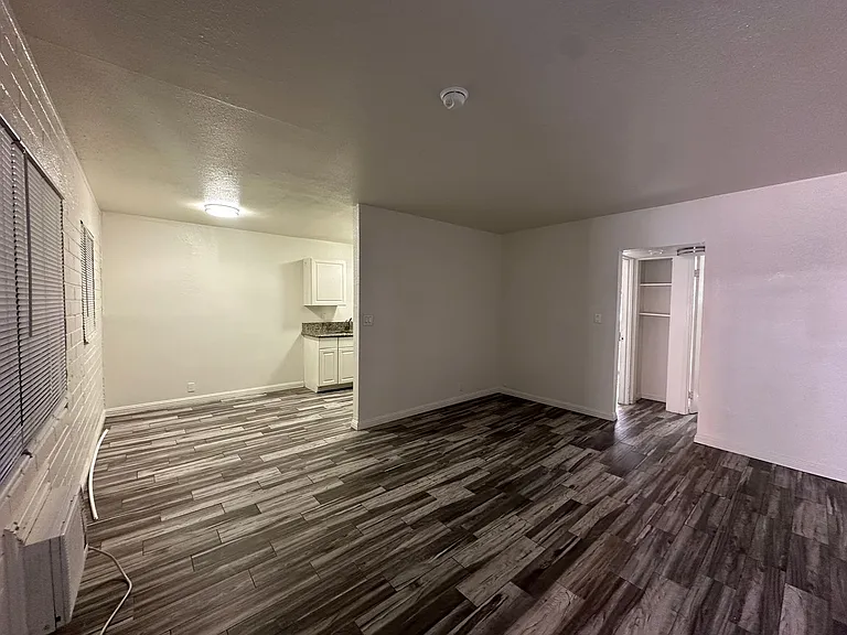 2105 Sunrise Ave — Photo 7