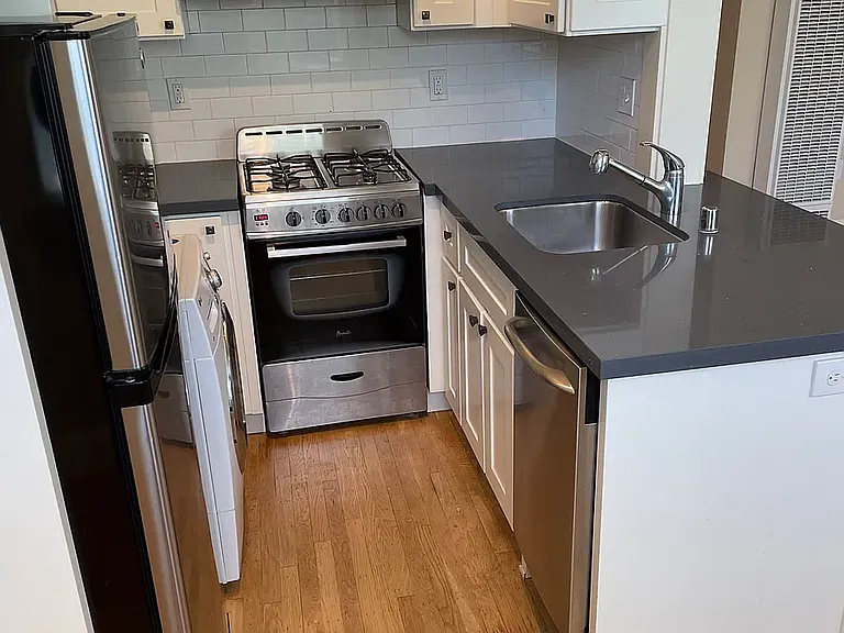 1525 Spruce St #25 — Photo 4