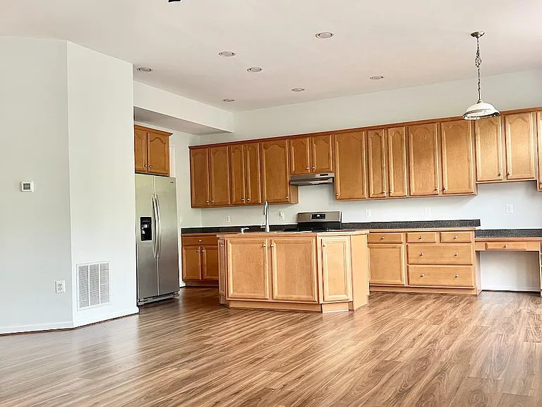 2403 Cypress Green Ln — Photo 8