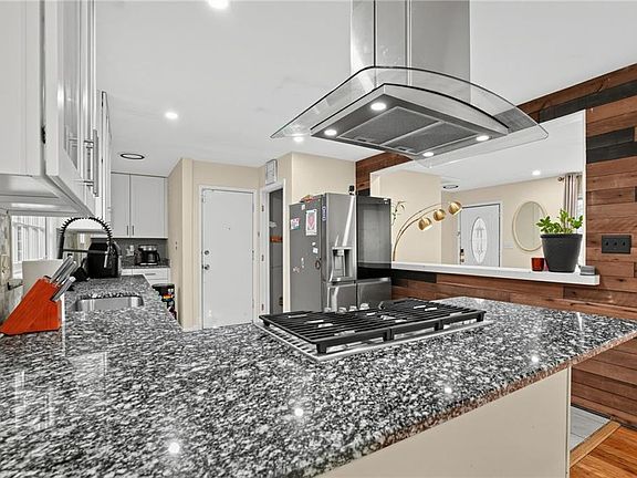 4th image of 2147 Jones Rd NW