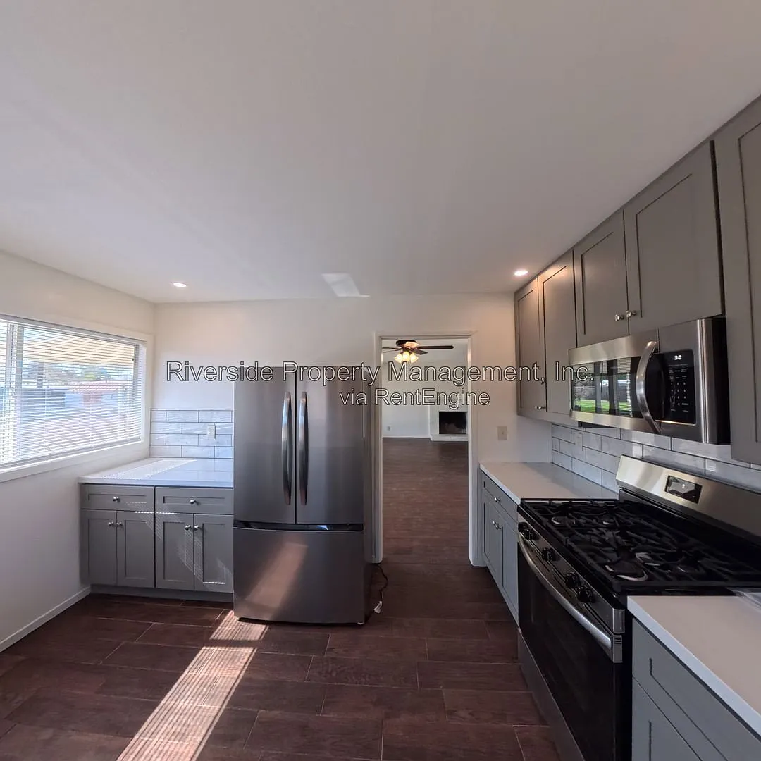 3 bed, 2.0 bath, 1180 sqft, $2,895 — Photo 4