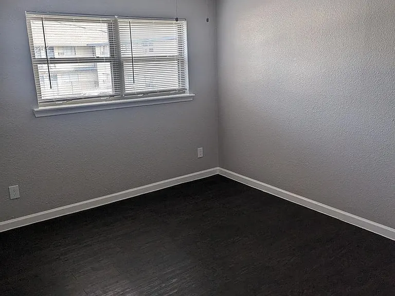 1000 Grigsby Ave — Photo 10
