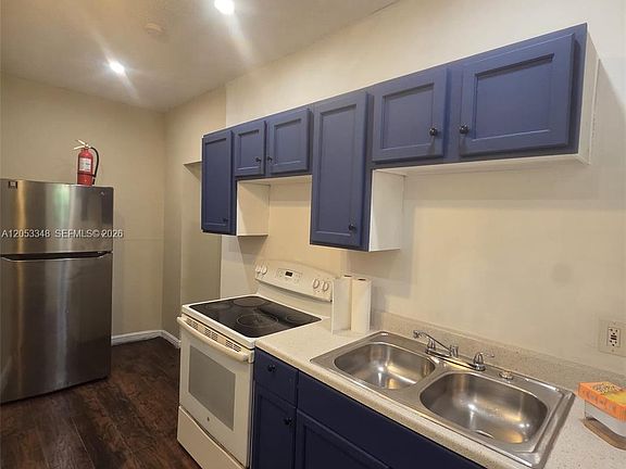 5th image of 1008 N 18th Ct #101-B
