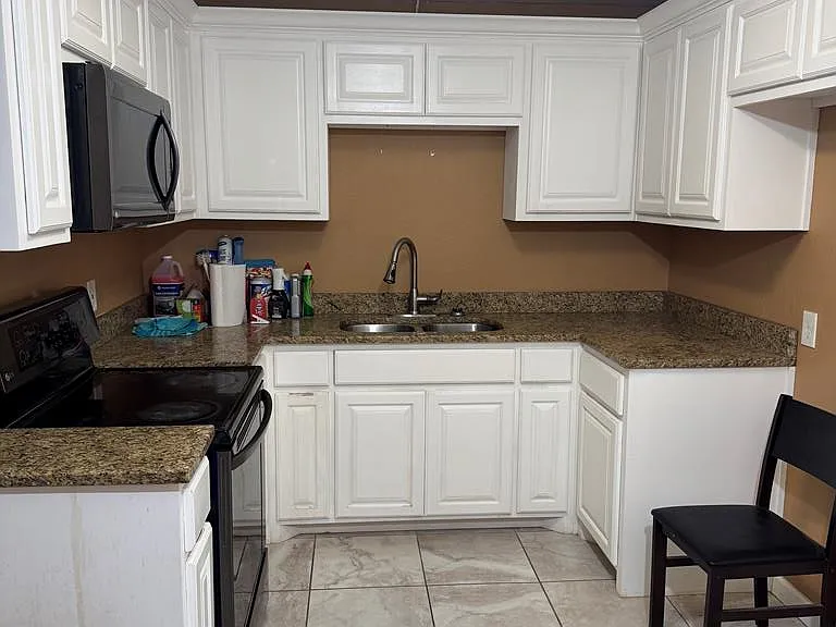 2826 Hilltop Dr — Photo 2