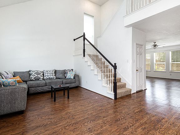 5th image of 2039 Fox Glen Dr