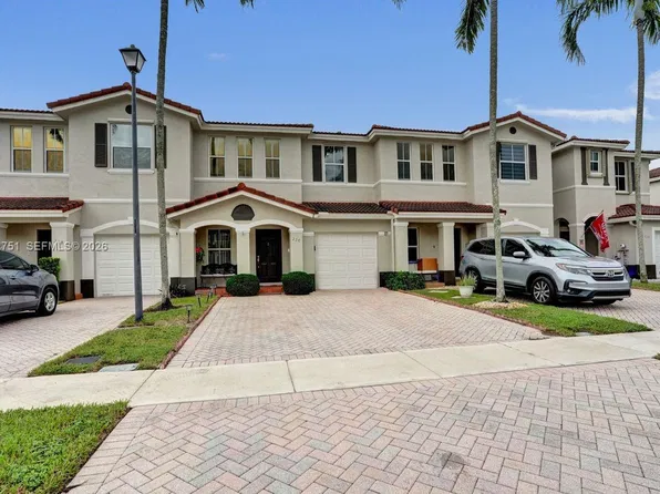220 Riverwalk Cir, Fort Lauderdale, FL 33326