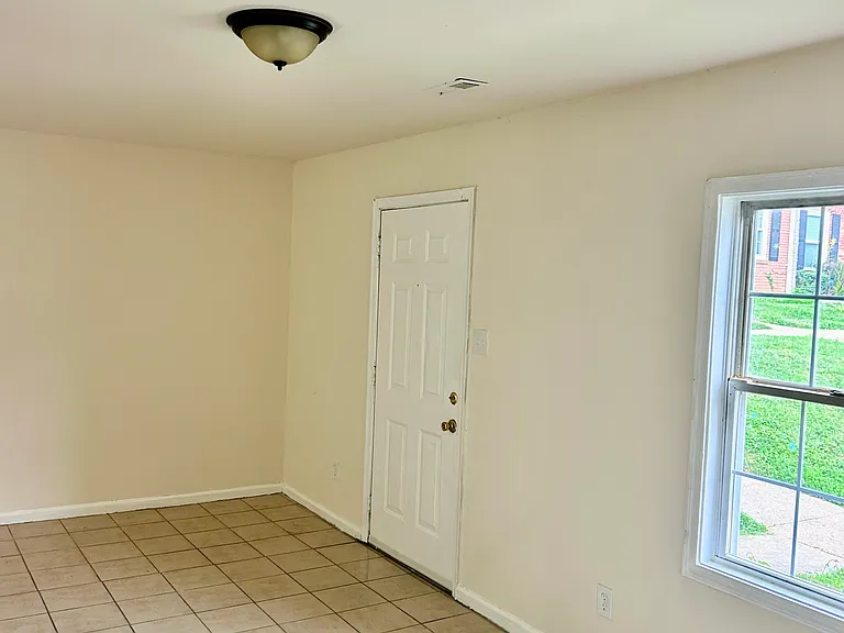 418 Rann Ct — Photo 2