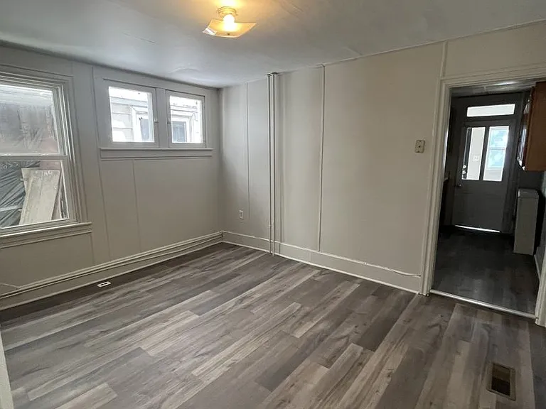236 E King St — Photo 4