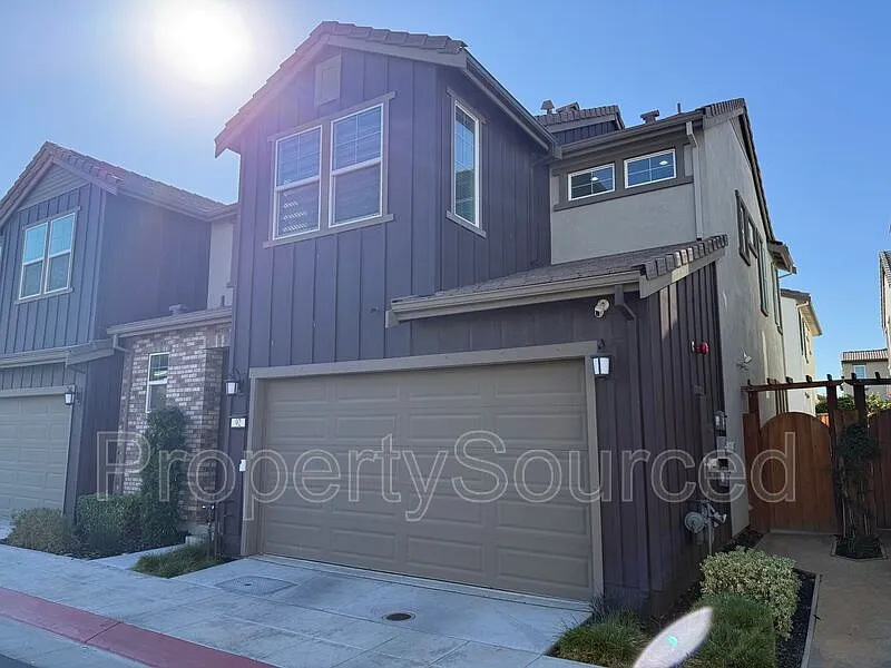 3 bed, 2.5 bath, 1777 sqft, $2,950 — Photo 2
