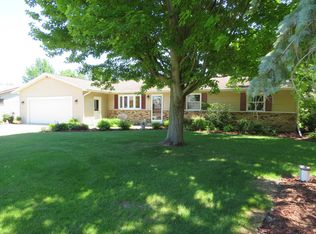 5443 S Brookstone Dr, Rochelle, IL 61068