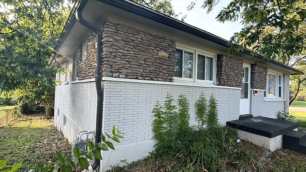 5 bed, 1815 sqft, $1,999 — Photo 2