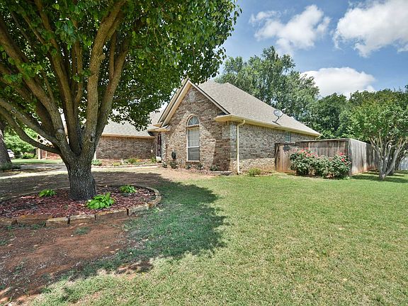 2nd image of 3402 Crownoaks Dr