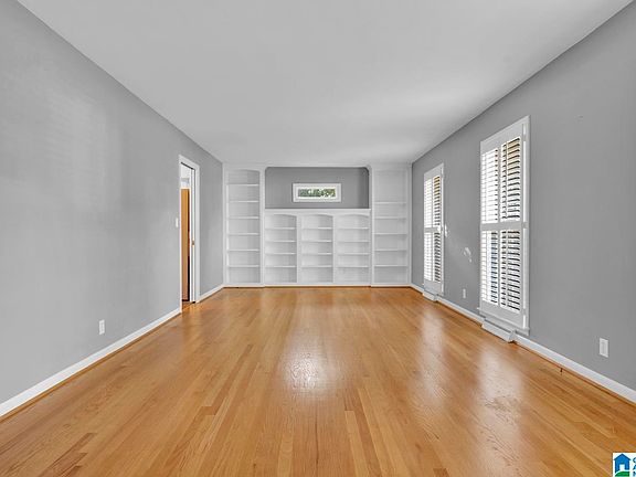 3rd image of 2364 Farley Pl