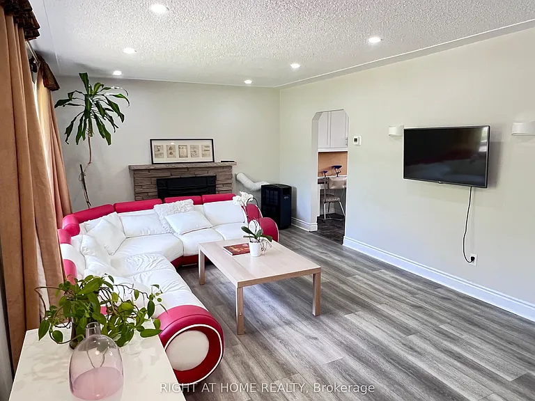 46 Radcliffe Cres — Photo 9