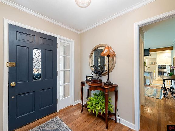 2nd image of 4 Petticoat Ln