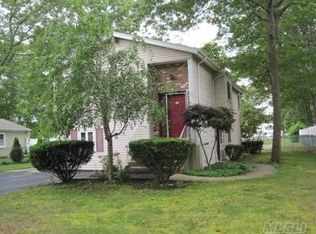 12 Terapin St, Mastic, NY 11950