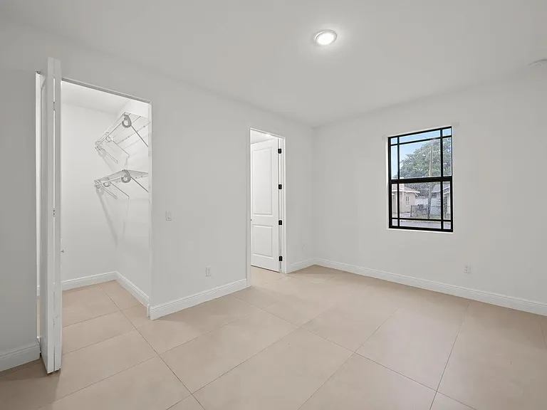 633 55th St — Photo 12