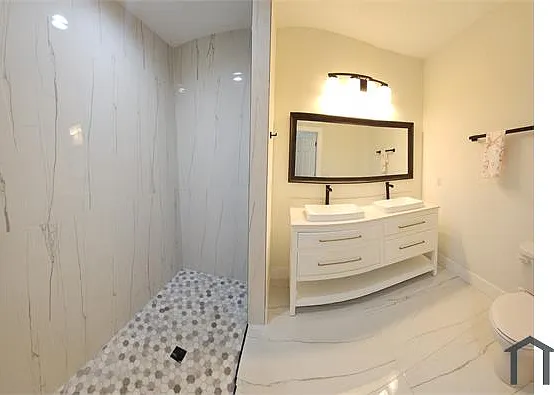 6501 Las Palmas Way — Photo 4
