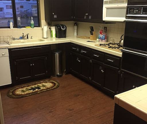 5th image of 300 W Sherwood Dr