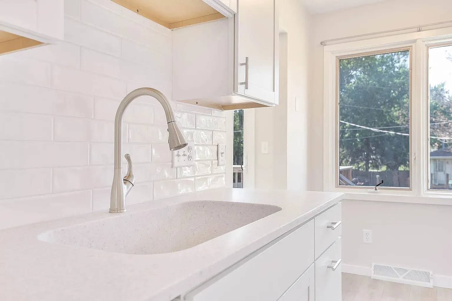 3 bed, 1200 sqft, $1,700 — Photo 4