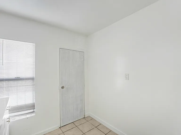 701-709 W 92nd St #703-1/2 — Photo 5