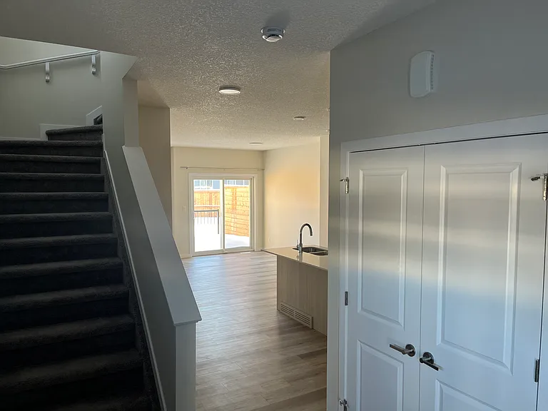 2205 Muckleplum Cres SW #1 — Photo 2