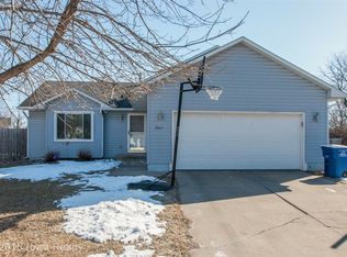 3017 Shadow Creek Ln, Des Moines, IA 50320