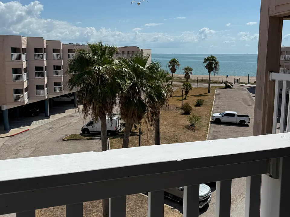 3938 Surfside Blvd