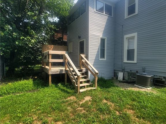 2nd image of 140 7th St NW