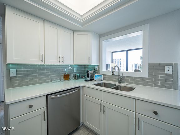 5th image of 1 Oceans West Blvd APT 11B5