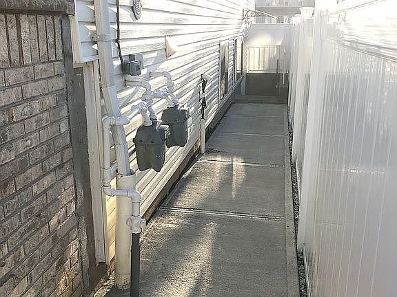 5th image of 170A Greenleaf Ave