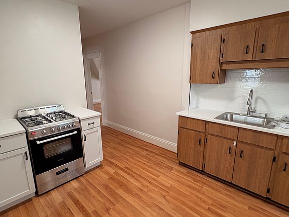 5th image of 14 Adelaide St Floor 2