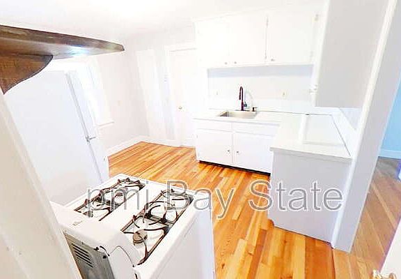 3rd image of 192 Holbrook Rd #4