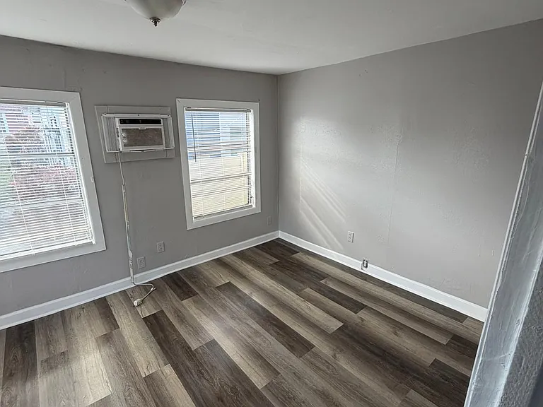 1910 E 21st Ave — Photo 3