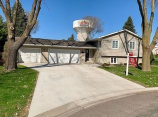 132 Carver Sq, Waconia, MN 55387