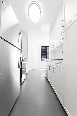 4th image of 245 E 58th St APT 24E