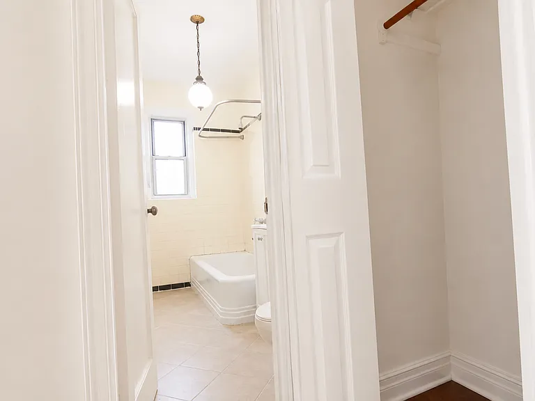111 Albemarle Rd #D1 — Photo 8