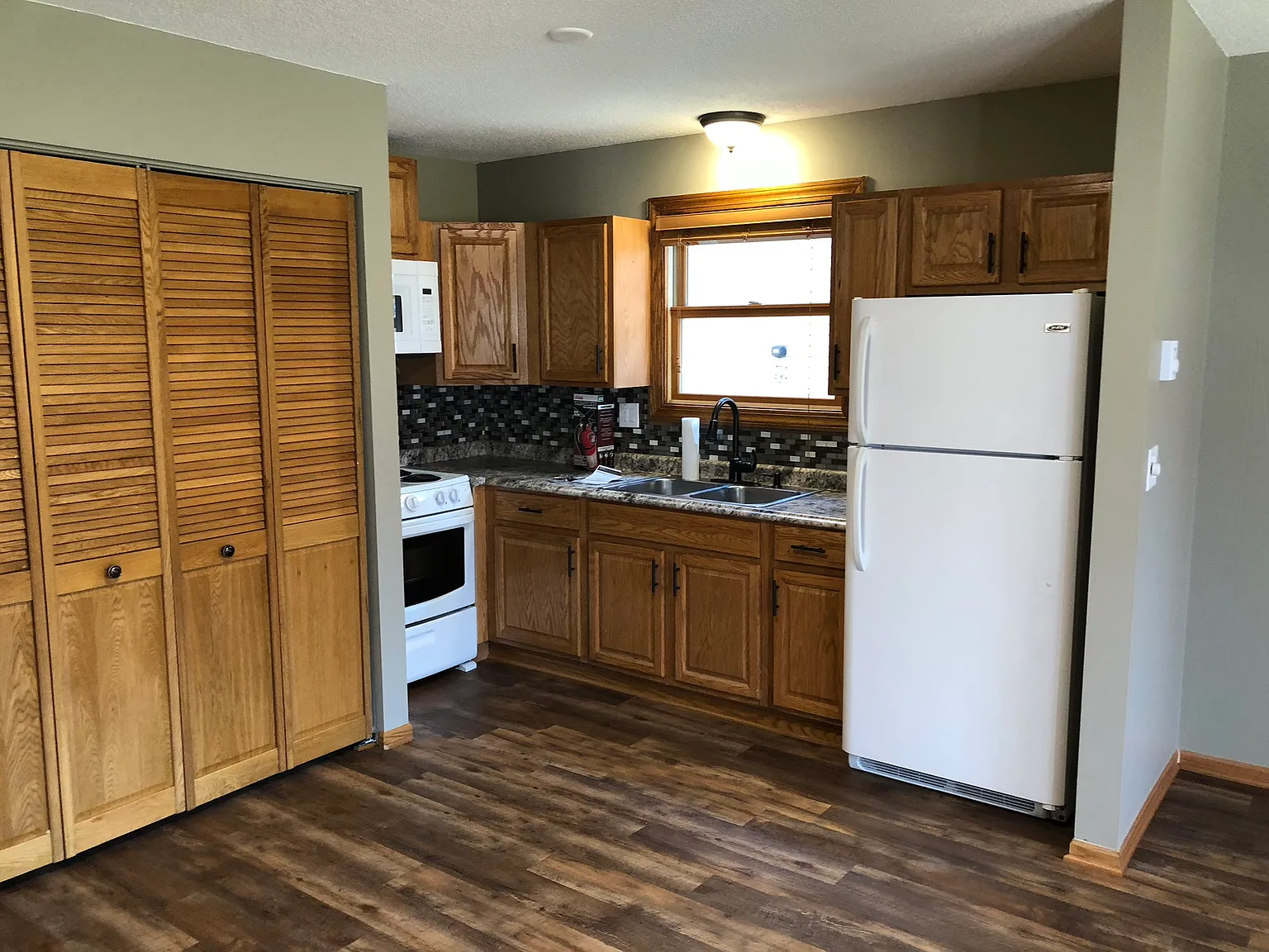 2 bed, 800 sqft, $1,400 — Photo 2